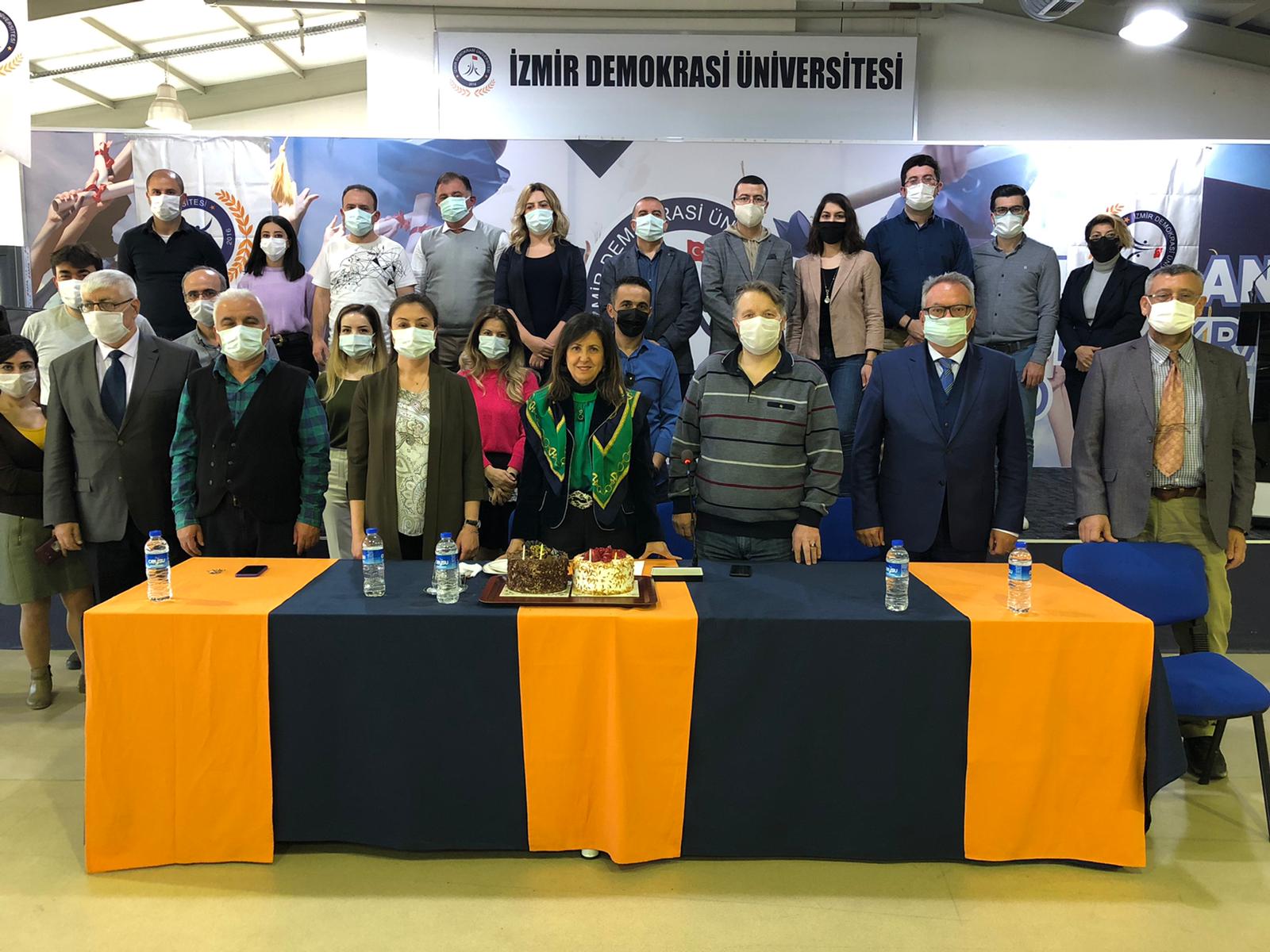 Sayın Rektörümüze Doğum Günü Kutlaması